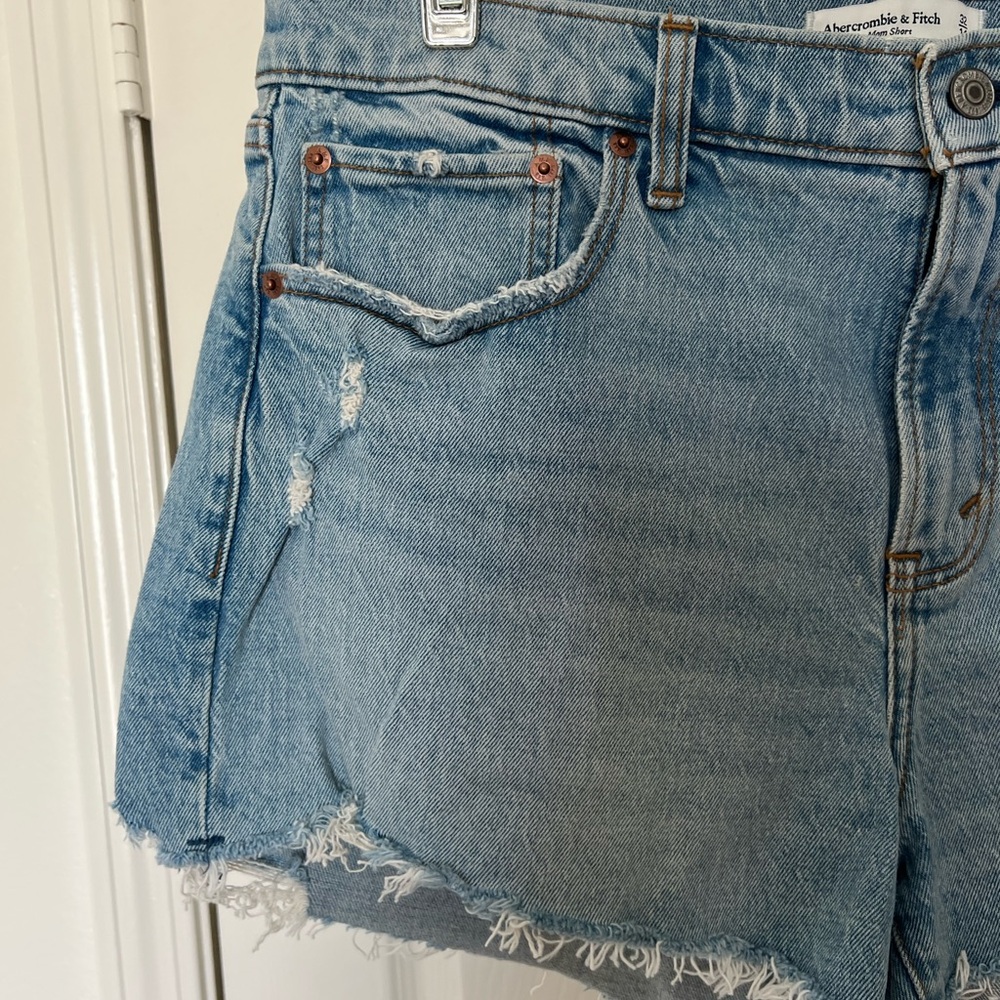 Abercrombie & Fitch Mom Light Blue Jean Shorts, size 14, new - Picture 4 of 6